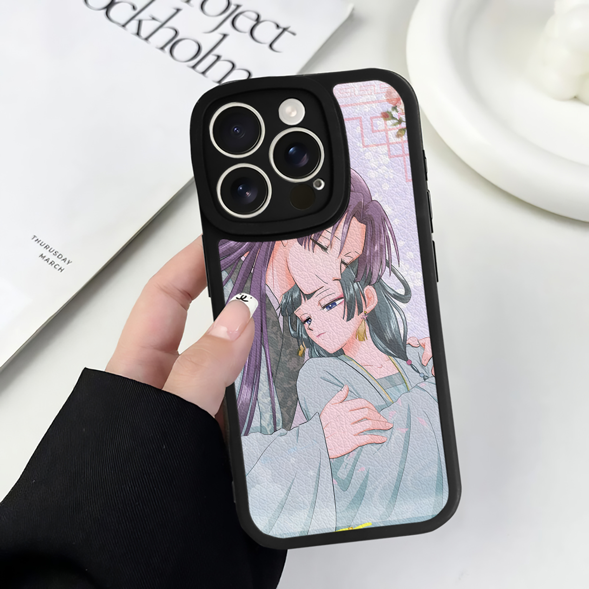 （画像用） 薬屋のひとりごと The Apothecary Diaries 【iPhone 16シリーズ対応】シリコンスマホケース（レザー調） 材質：シリコン